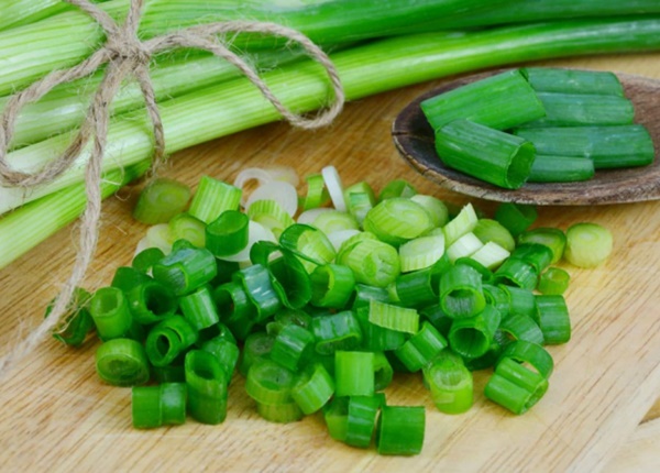 Lưu ý khi dùng hành lá trong nấu ăn